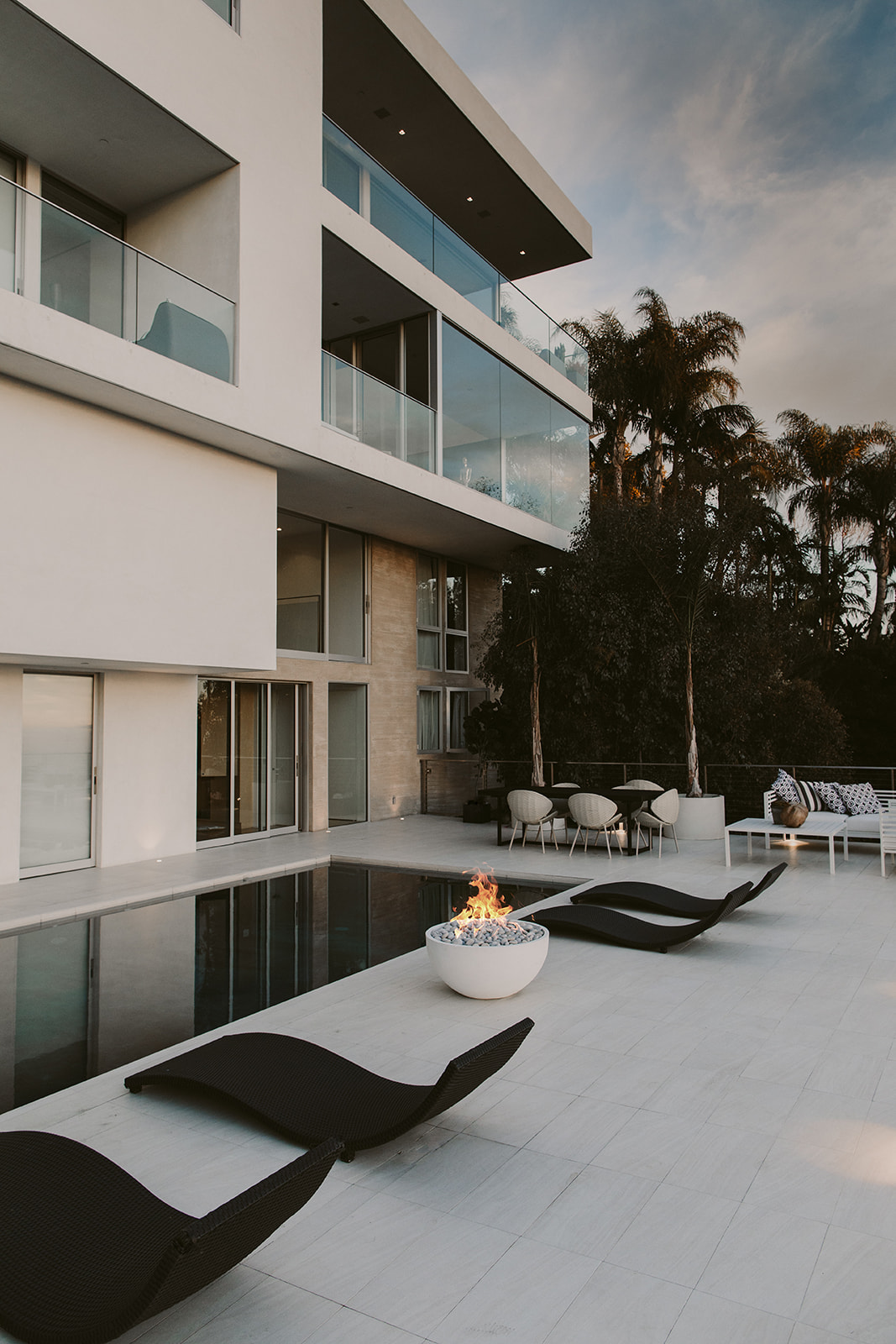 LIVIO ROCK FIREPIT